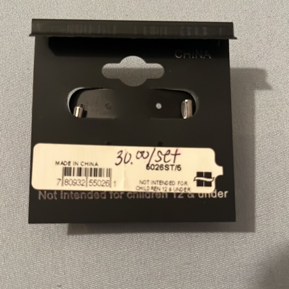 NWT Howard’s nickel free earrings - Picture 2 of 3